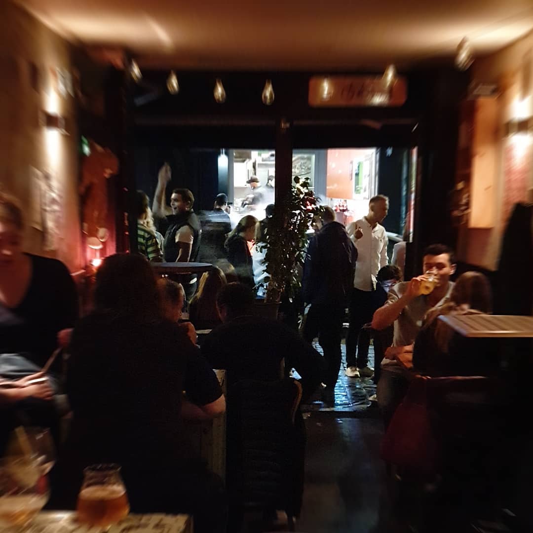 VINTAGE BAR